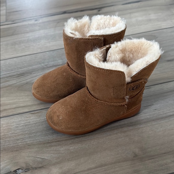 UGG Boots - Picture 1 of 4